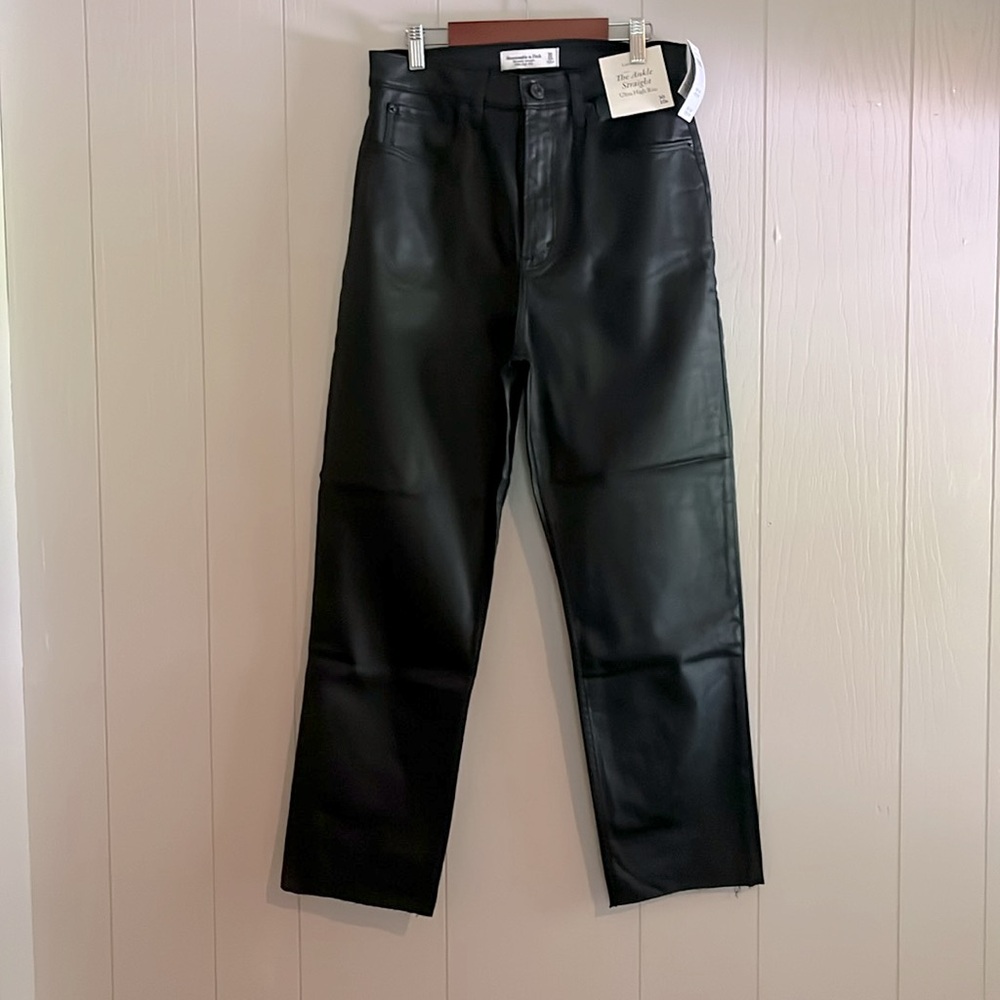 NWT Abercrombie Curve Love Ankle Straight Ultra High Rise in Coated Black